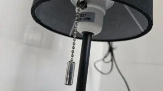 Lámpara de mesa moderna negra