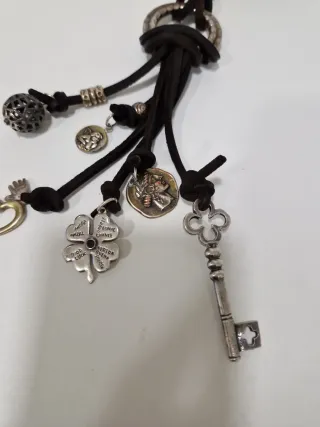 Collar cuero ajustable con charms
