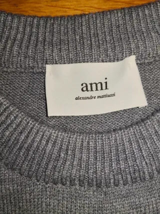 Jersey AMI Paris gris con corazón negro