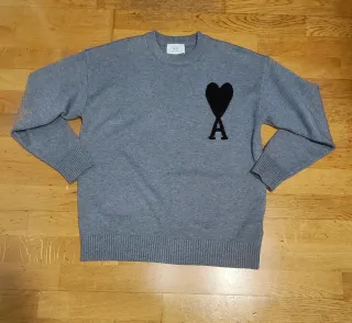 Jersey AMI Paris gris con corazón negro