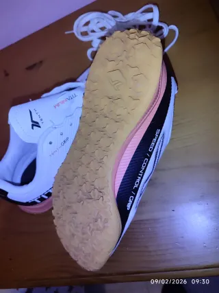 Zapatillas de fútbol Tenth blancas y naranjas