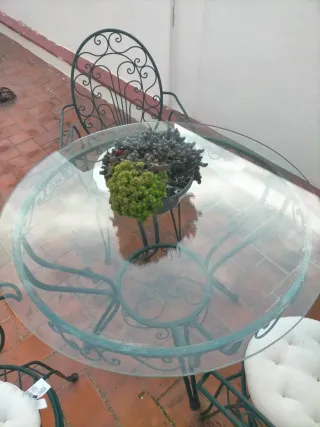 Mesa y 3 sillas forja con cojines