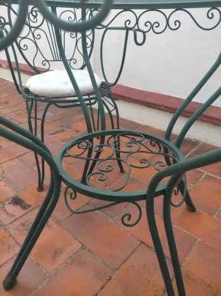 Mesa y 3 sillas forja con cojines