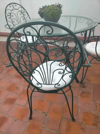Mesa y 3 sillas forja con cojines