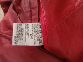 Cazadora de piel roja para mujer