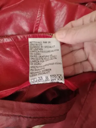 Cazadora de piel roja para mujer