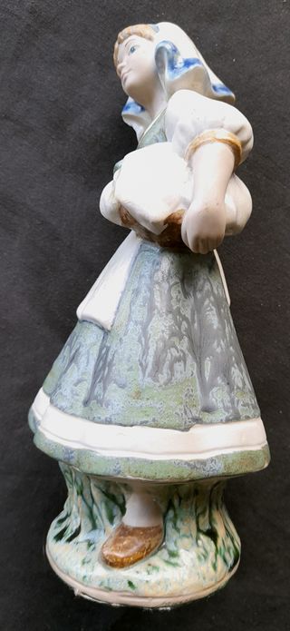 Figura porcelana niña lavandera