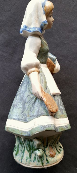 Figura porcelana niña lavandera