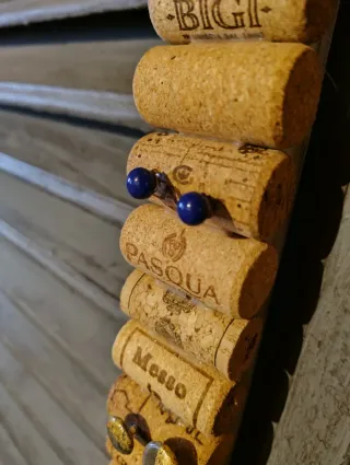 Porta orecchini in sughero