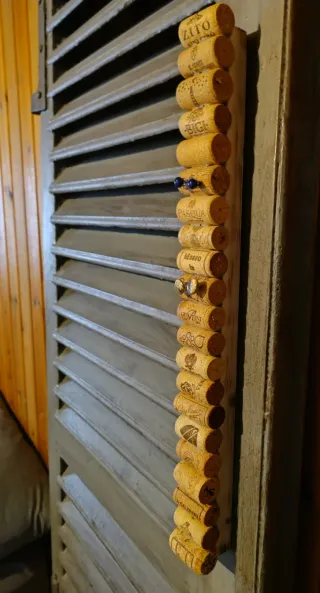 Porta orecchini in sughero