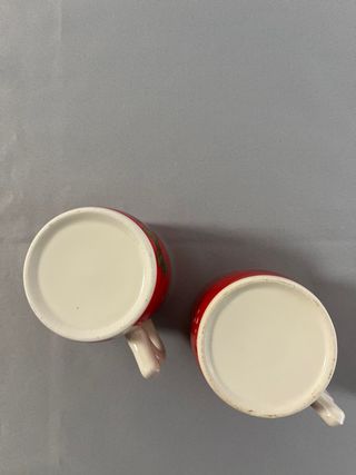 Tazas de cerámica rojas con corazón