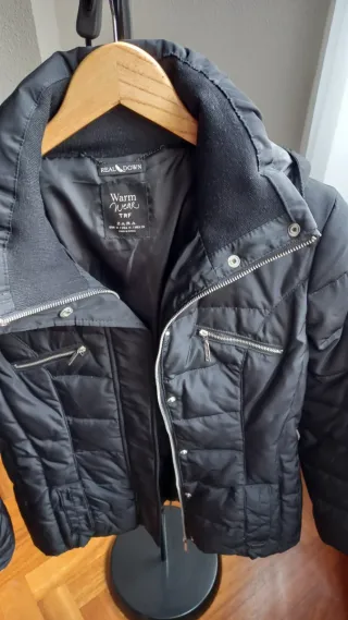 Abrigo acolchado con capucha de zara