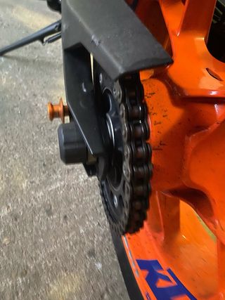 KTM 890 Duke R Blanca y Naranja