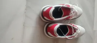 Zapatos de golf FootJoy blancos y rojos