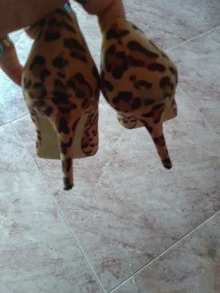 Zapatos tacón leopardo T39