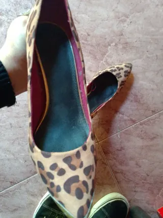 Zapatos tacón leopardo T39