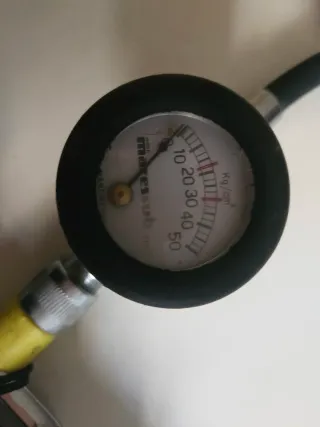 Manometro Mares vintage vite e baionetta