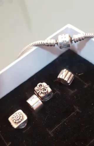 Lote Pulsera Pandora, 2 Separadores y 2 charms