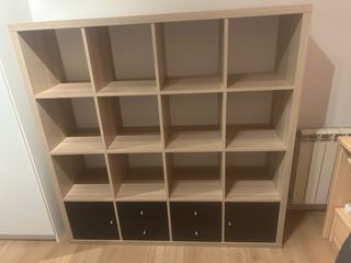 Estantería IKEA modular con puertas y cajones