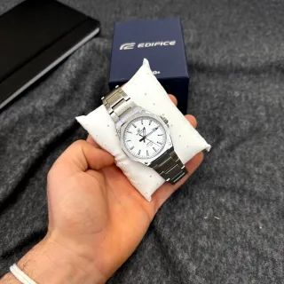 Reloj Casio Edifice con dial Plateado