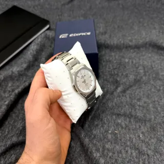 Reloj Casio Edifice con dial Plateado