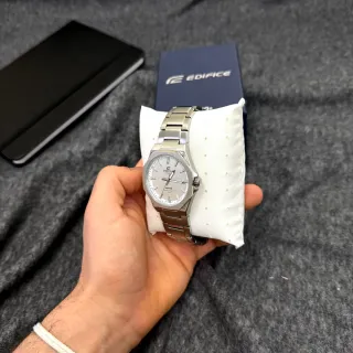 Reloj Casio Edifice con dial Plateado
