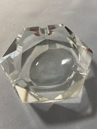 Cenicero de cristal hexagonal