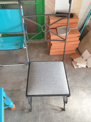 Mesa de cristal y sillas