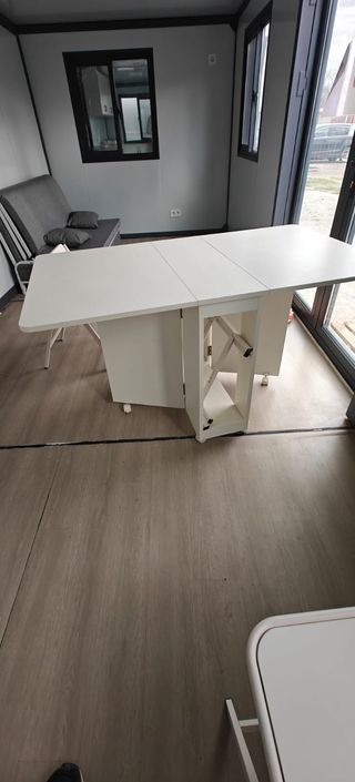Mesa extensible con almacenamiento y 4 sillas