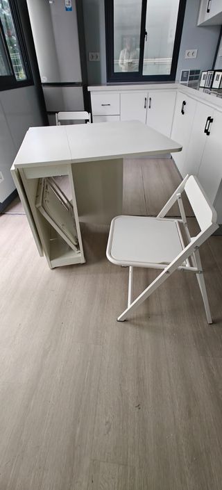 Mesa extensible con almacenamiento y 4 sillas