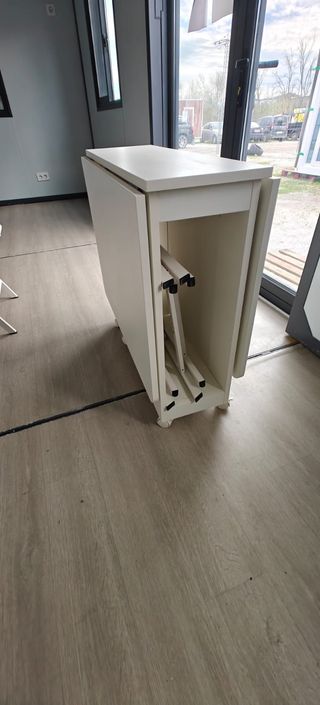 Mesa extensible con almacenamiento y 4 sillas