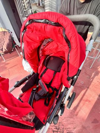 Cochecito gemelar rojo  NEGOCIABLE