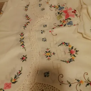 Mantelería de lino con 12 servilletas