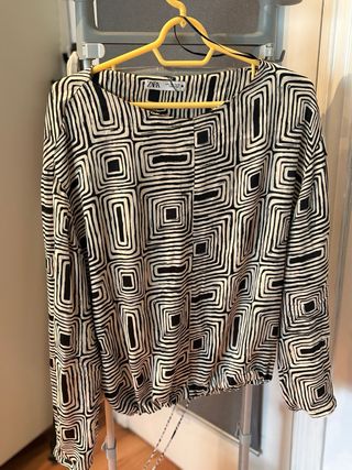 Camiseta Zara Estampada Talla L