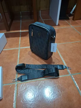 bolso grande de hombre de guess sin estrenar