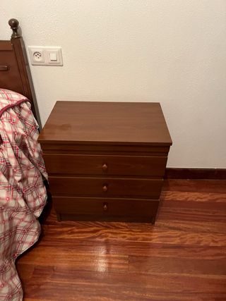 Camas, armarios, escritorios...Habitación completa