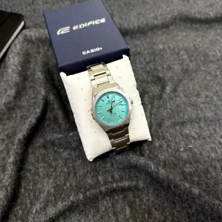 Reloj Casio Edifice Plateado y Turquesa