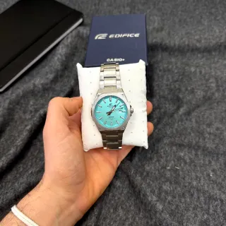 Reloj Casio Edifice Plateado y Turquesa