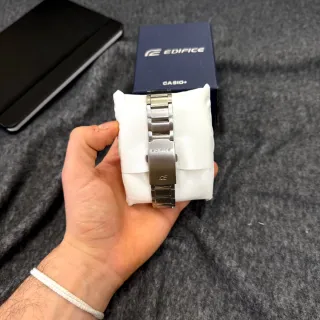 Reloj Casio Edifice Plateado y Turquesa