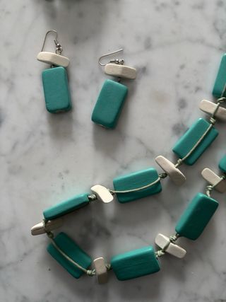 Collar y pendientes artesanales