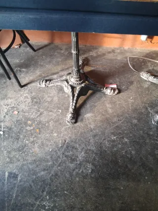 6 Mesas de Bar Metálicas Negras