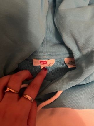 Sudadera Levi's azul y blanca