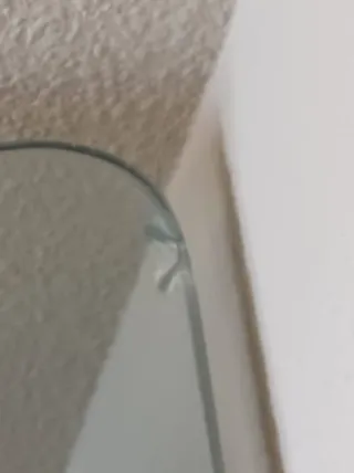 Mesa comedor madera y cristal.