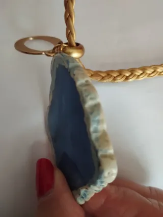 Collar boho cordón dorado y colgante azul y dije