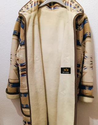 Abrigo étnico EL CORTE INGLES con capucha