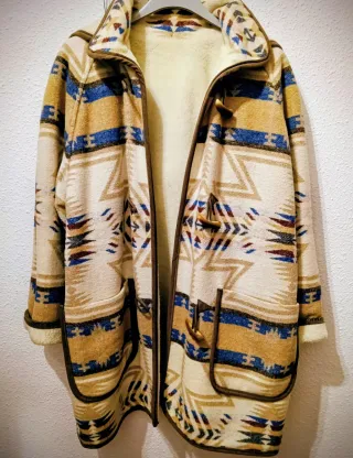 Abrigo étnico EL CORTE INGLES con capucha