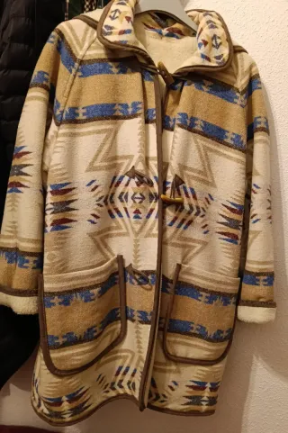 Abrigo étnico EL CORTE INGLES con capucha