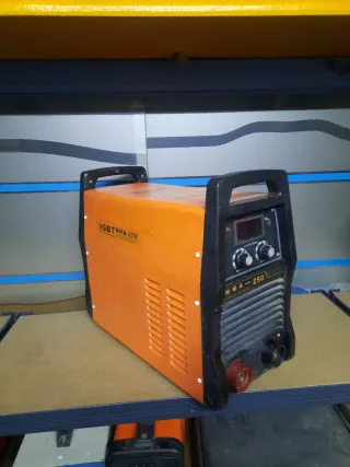 Soldadora IGBT MMA-250 trifasica profesional