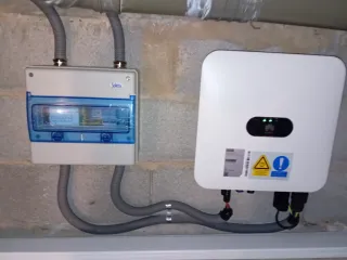 Inversor Huawei y caja de transferencia