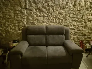 Sofá 2 plazas gris como nuevo